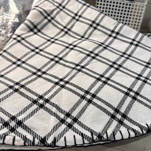 Black White tree skirt